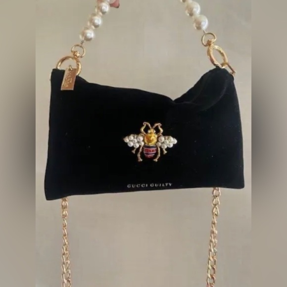 Gucci Guilty Beauty Cometic Pouch with brooch, pearl handle and chain - Picture 3 of 8
